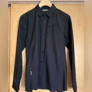 Icebreaker Men’s all Black 100% Wool Casual Button Up Shirt!